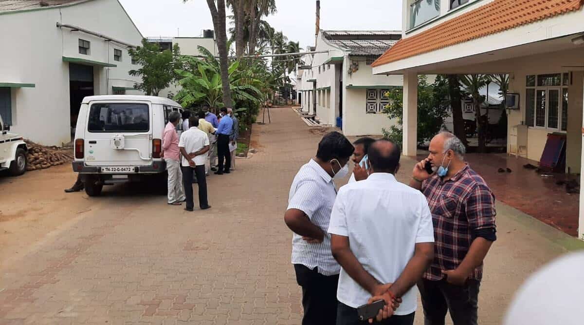 What happened during raid at Vijayabaskar's house? - Update News 360 |  English News Online | Live News | Breaking News Online | Latest Update News
