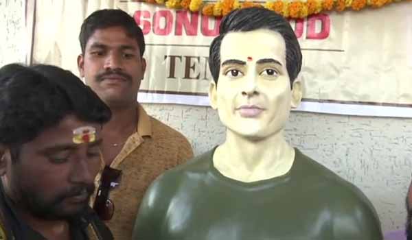 படத்தில் வில்லன்…நிஜத்தில் 'சூப்பர் ஹீரோ': சோனு சூட்டுக்கு 'கோவில்' கட்டி  கொண்டாடும் ரசிகர்கள்…!! – Update News 360 | Tamil News Online | Live News |  Breaking News Online ...