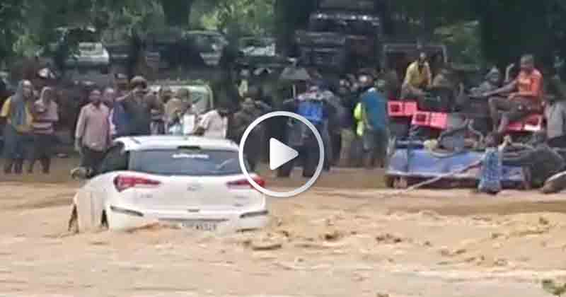 Car In Flood - Updatenews360