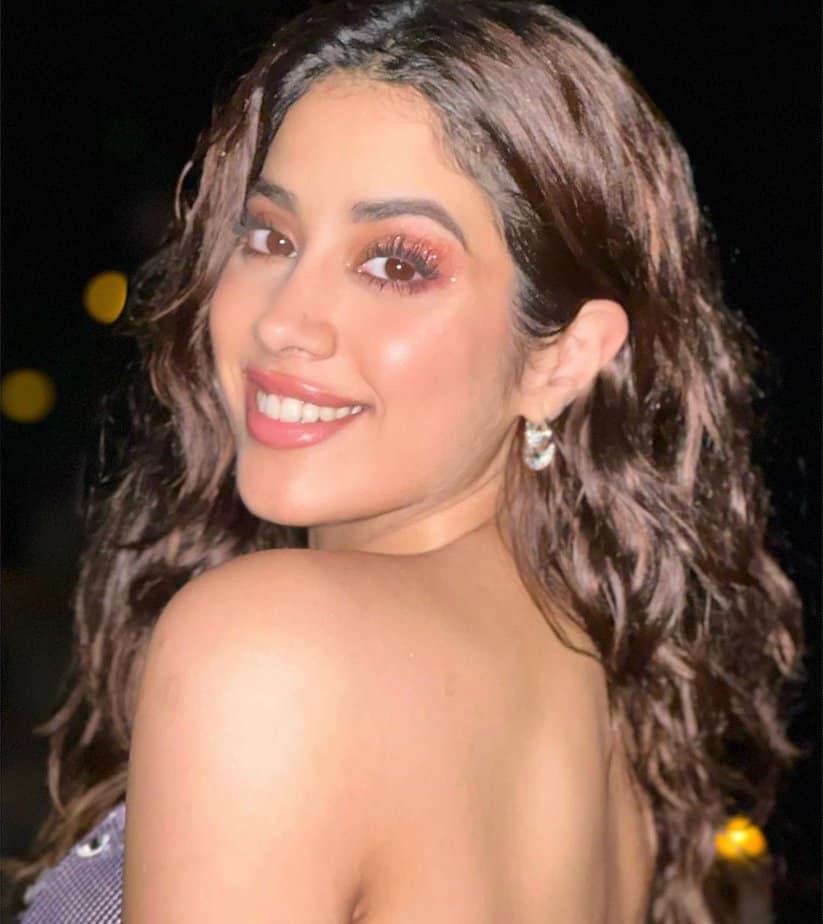 janhvi kapoor - updatenews360(1)