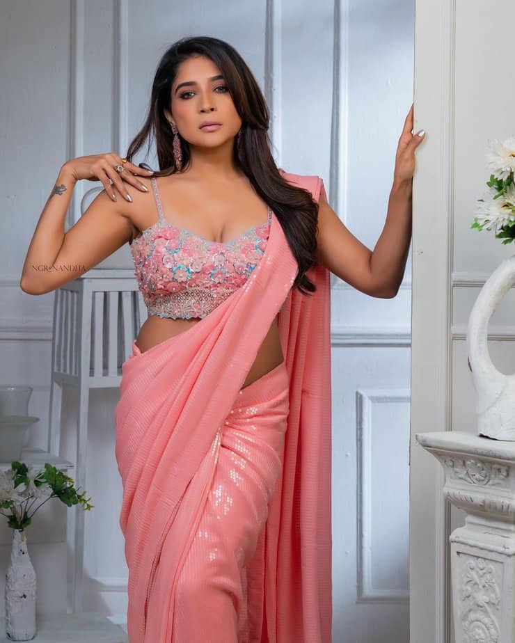 sakshi agarwal - updatenews360 3