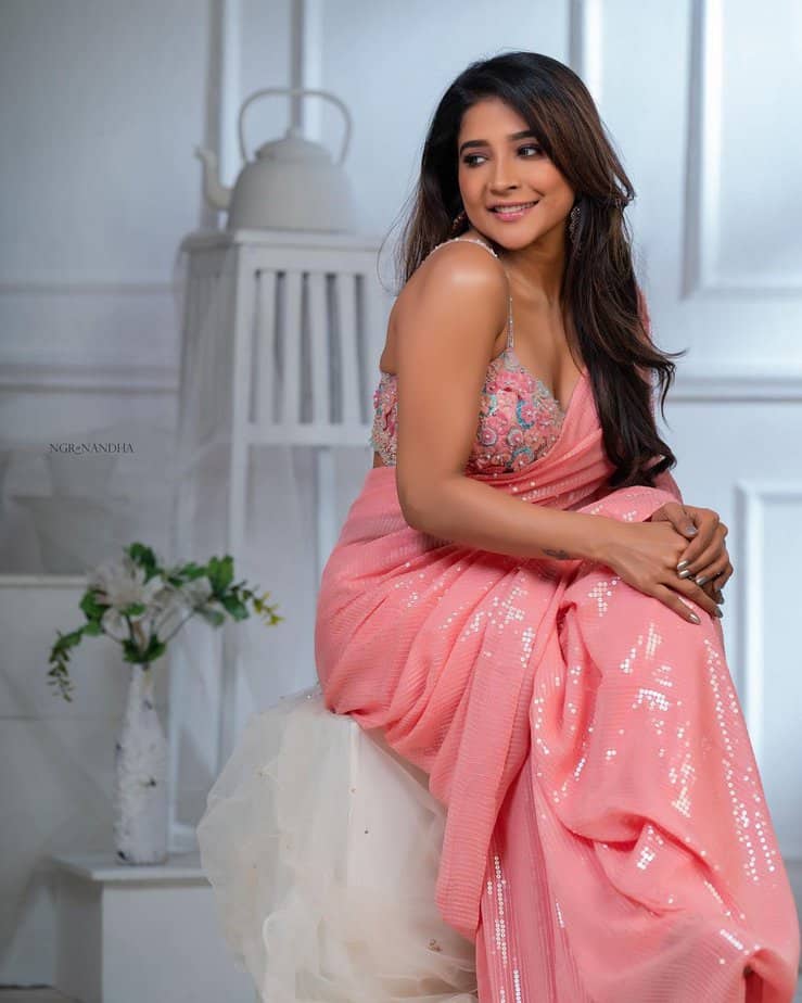 sakshi agarwal - updatenews360 3