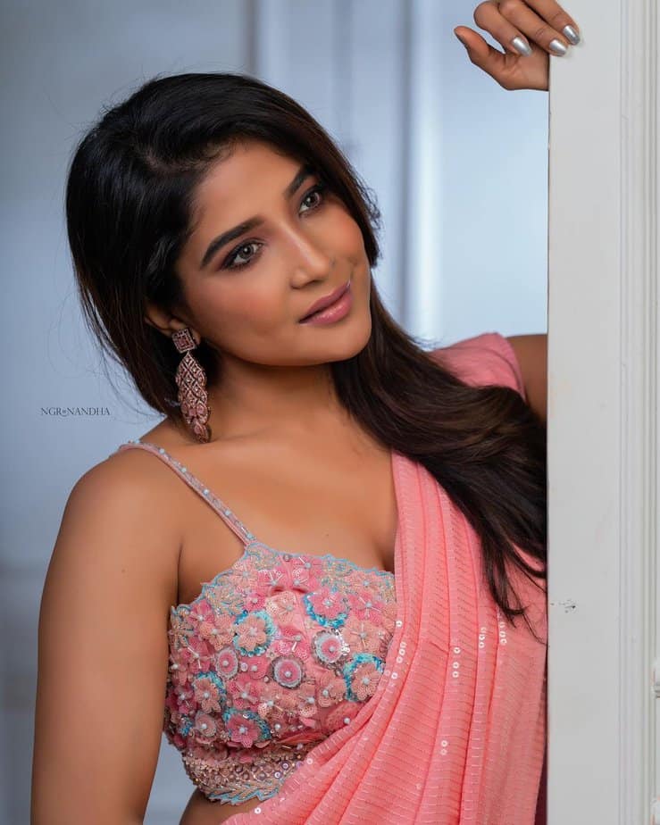 sakshi agarwal - updatenews360 3