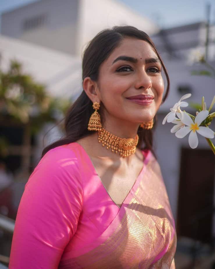 mrunal thakur - updatenews360