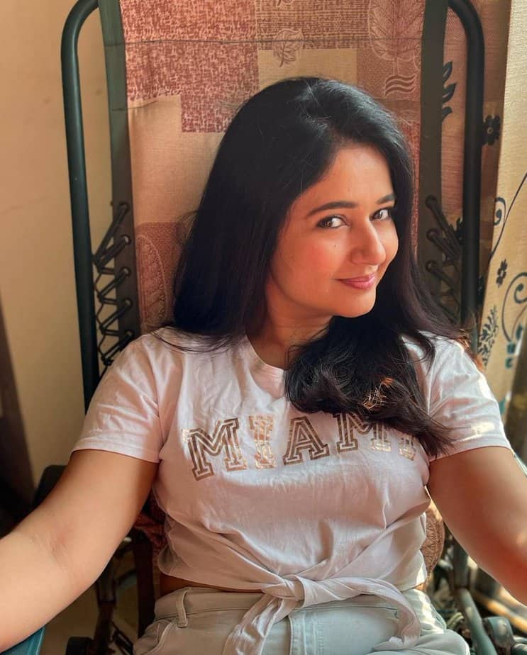 poonam bajwa- updatenews360