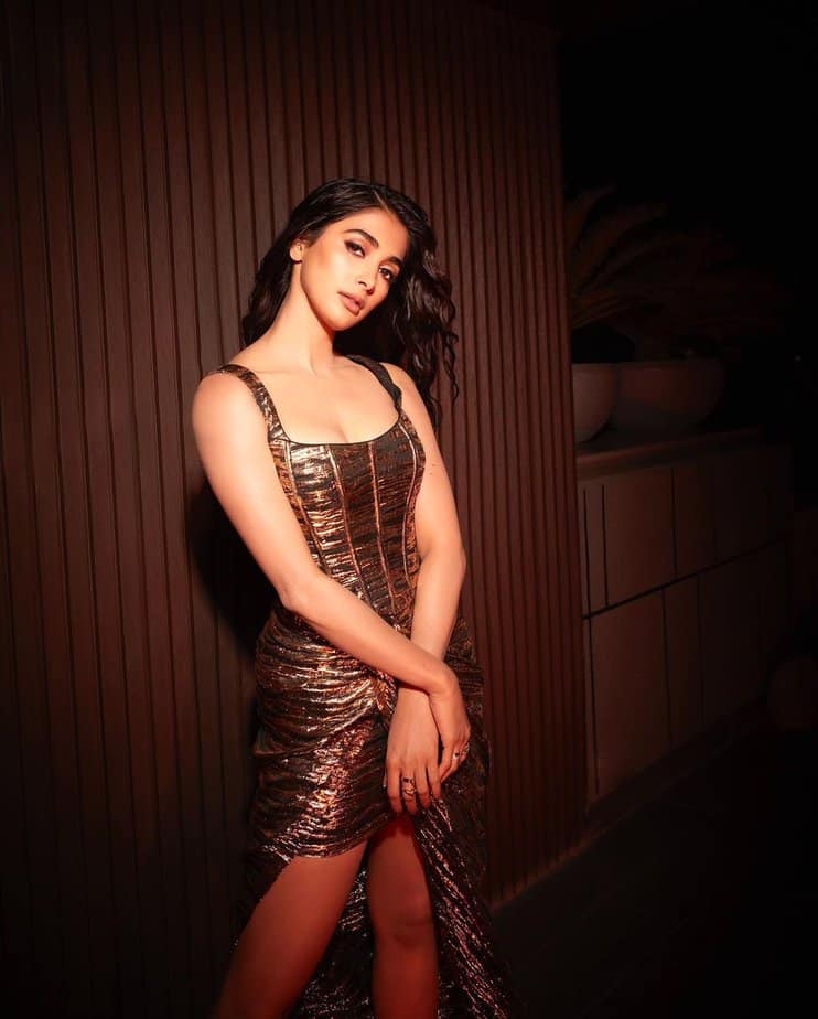 pooja hegde - updatenews360.png 2