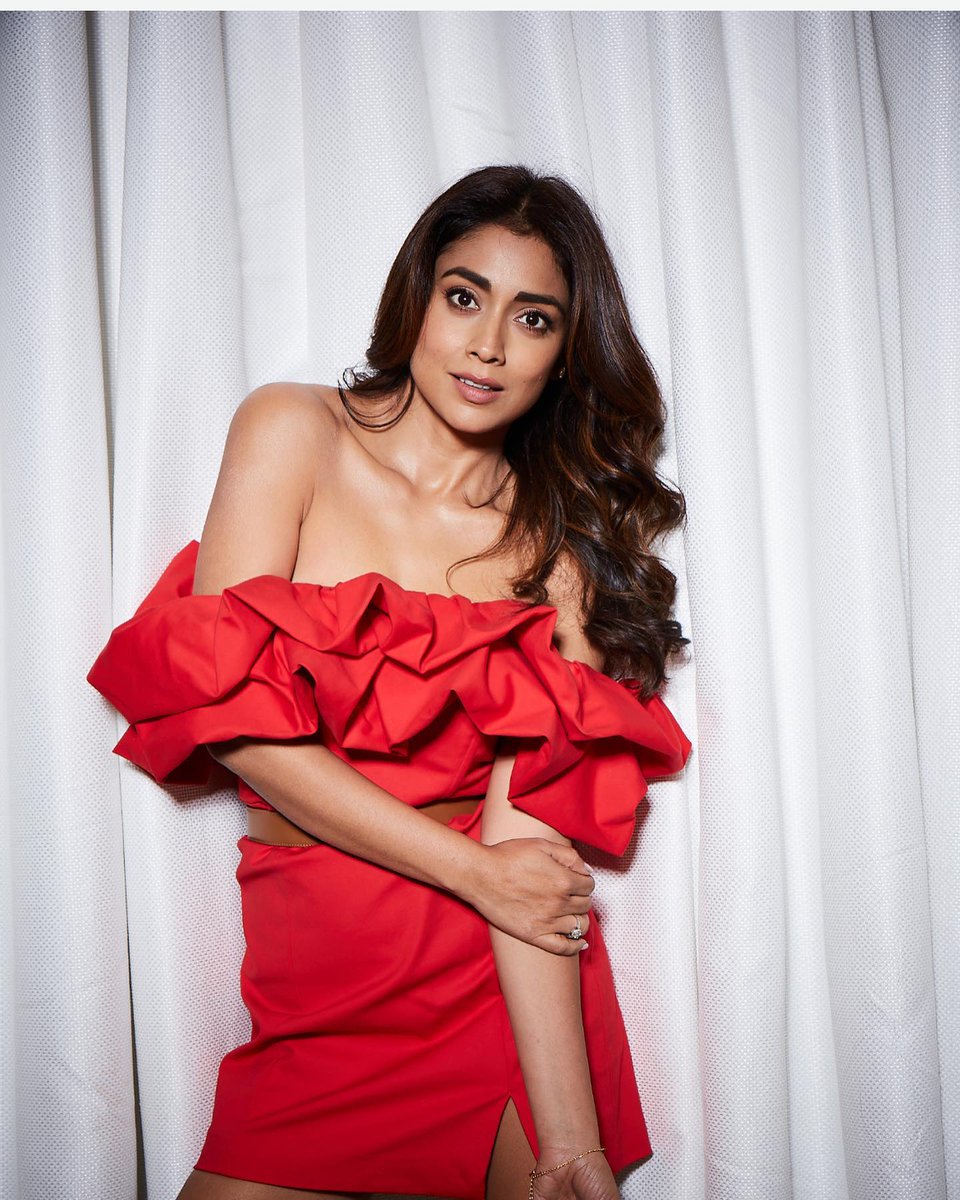 shriya saran - updatenews360 1