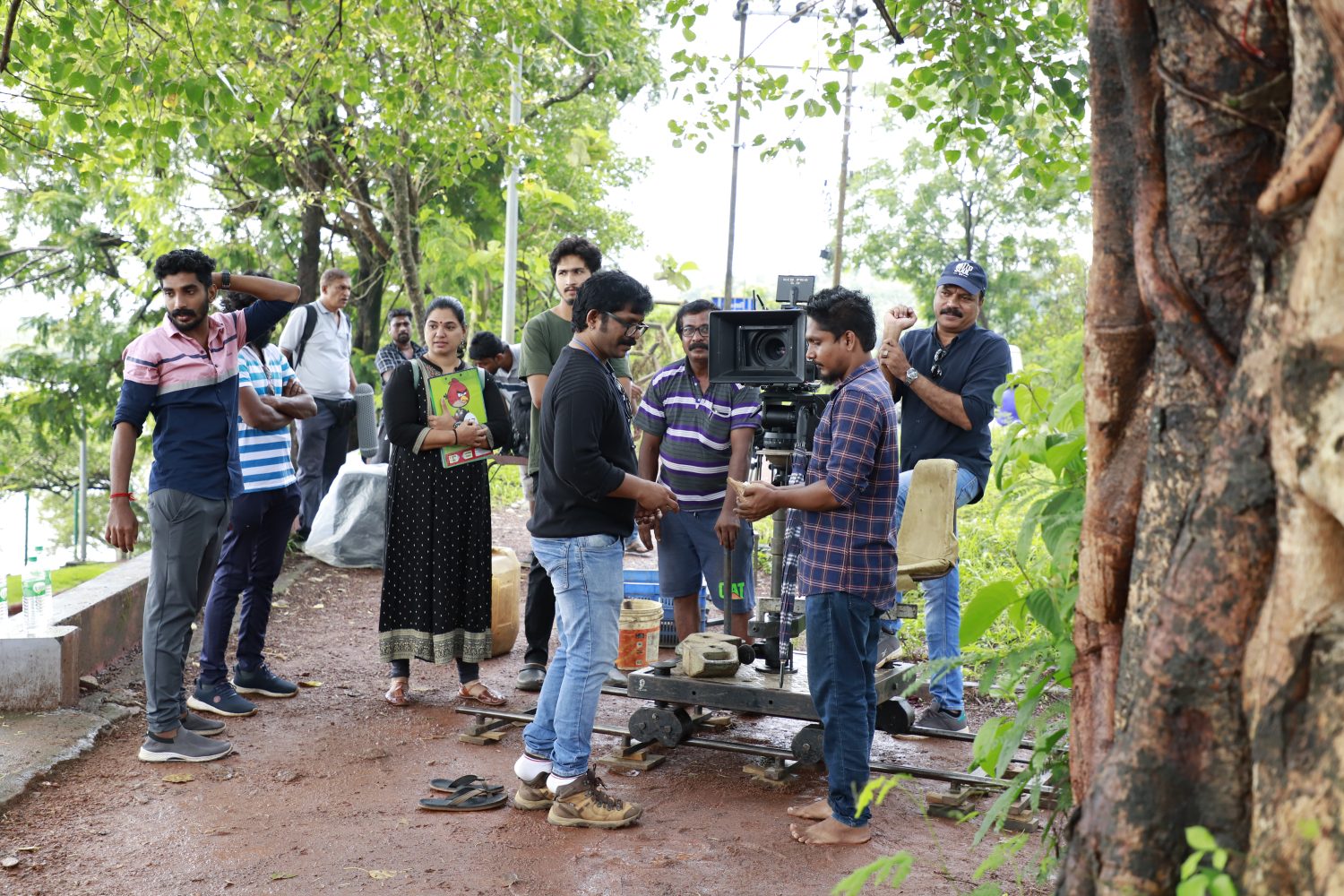 காற்றே வராத குகைக்குள் தினமும் 14 மணி நேரம் ; ஜித்தன் ரமேஷின் ஜிலீர் அனுபவங்கள்..! - Update News 360