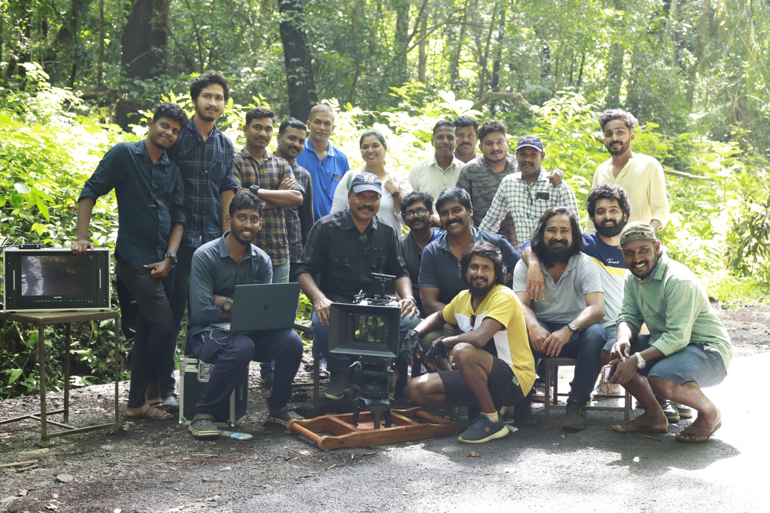 காற்றே வராத குகைக்குள் தினமும் 14 மணி நேரம் ; ஜித்தன் ரமேஷின் ஜிலீர் அனுபவங்கள்..! - Update News 360