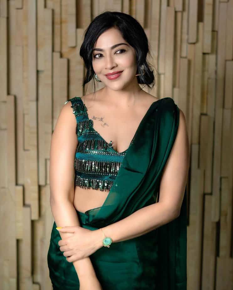 இத யாரும் மிஸ் பண்ணிராதீங்க.. செஞ்சு வச்ச சிலையாக இருக்கும்.. VJ Ramya Hot pics ..!! - Update News 360