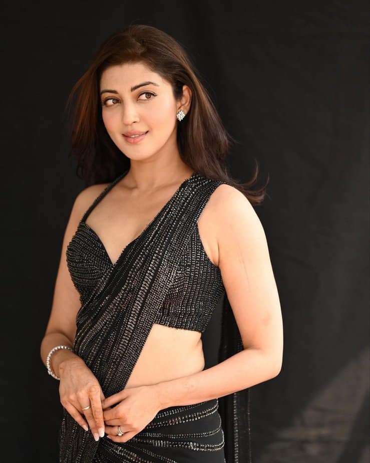 Pranitha Subhash-updatenews360