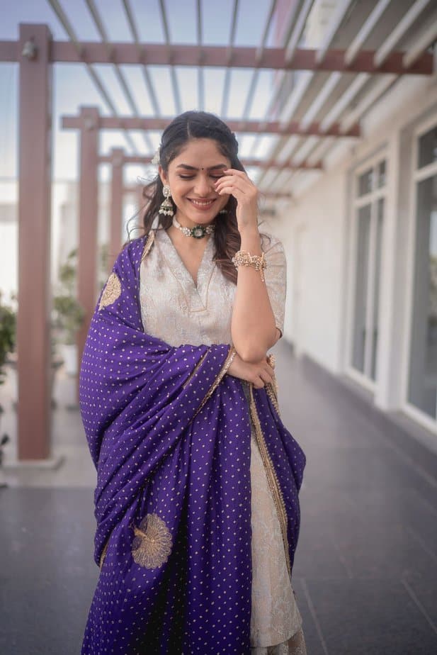 mrunal thakur - updatenews360