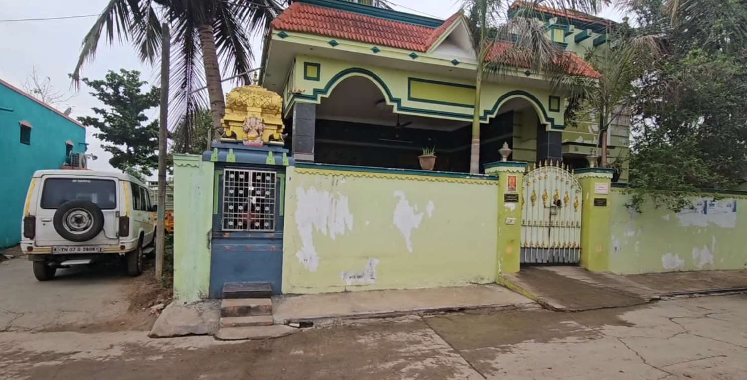 நில அளவையாளர் வீட்டில் திடீர் ரெய்டு… அடுக்கடுக்காக வந்த புகார்.. லஞ்ச ஒழிப்புத்துறை அதிகாரிகள் அதிரடி!!