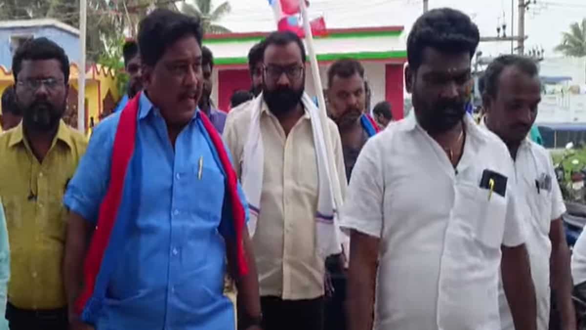 VCK protest in thirupathur school 
