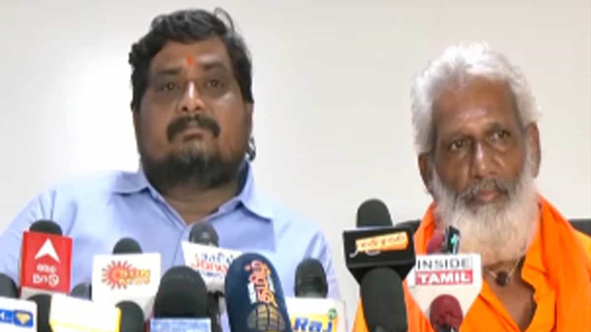 Hindu Maha Sabha Alleges Vetrimaaran connect with Naxals 