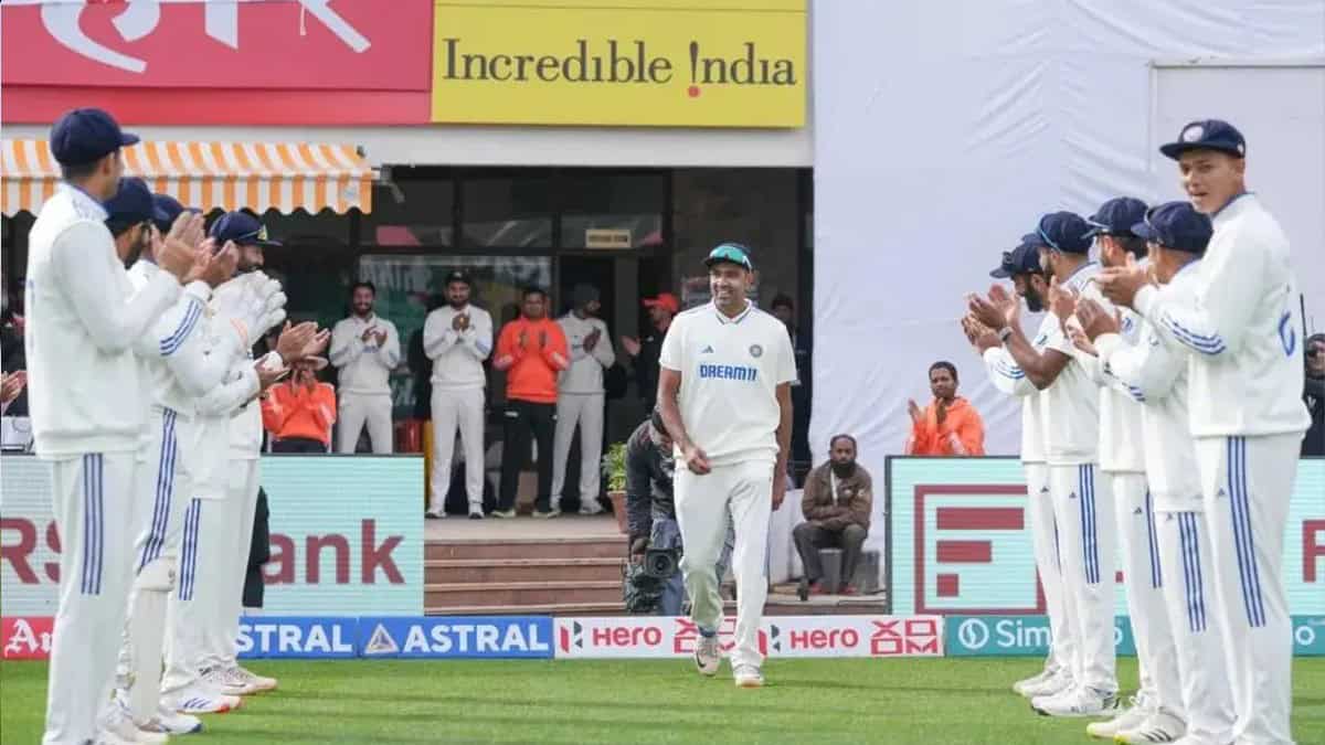 Ashwin saluted by fans and celebrities
