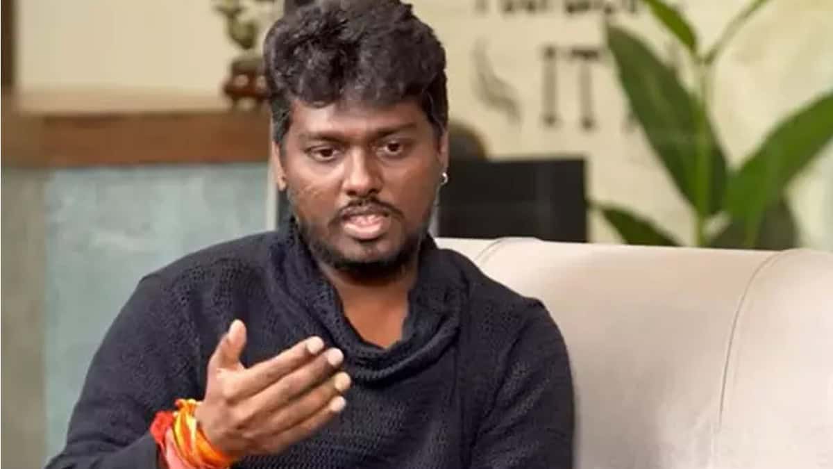 Atlee buys flats for assistants
