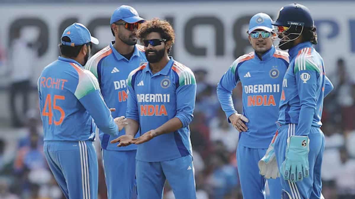 India dominates England in Nagpur ODI