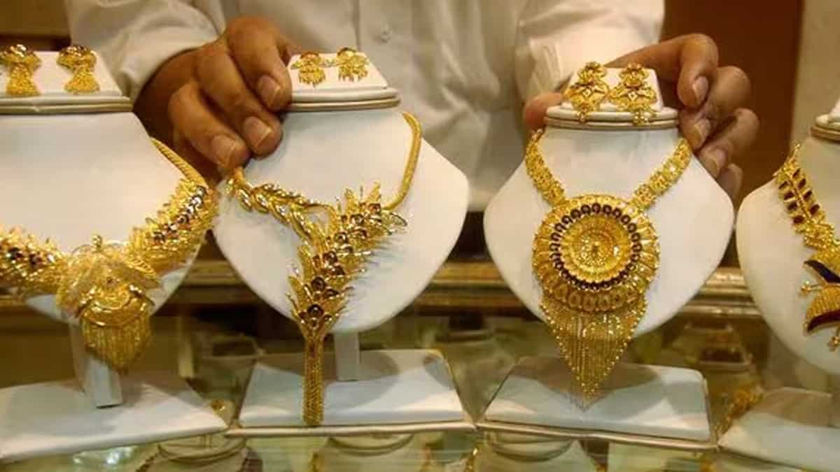 கண்ணாமூச்சி ஆடும் தங்கம், வெள்ளி விலை.. இன்றைய நிலவரம் என்ன?