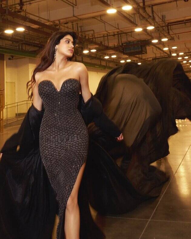 Janhvi Kapoor New Photos 