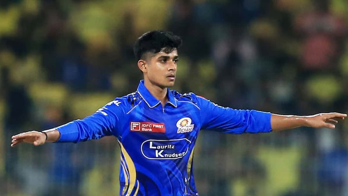 Vignesh Puthur Bowling Performance