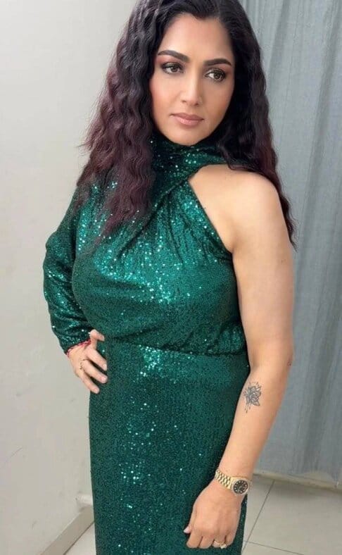 khushbu sundar twitter account hacked