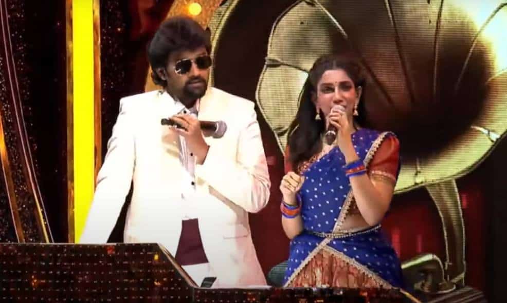 vj-bhavana-speech-made-vijay-fans-angry