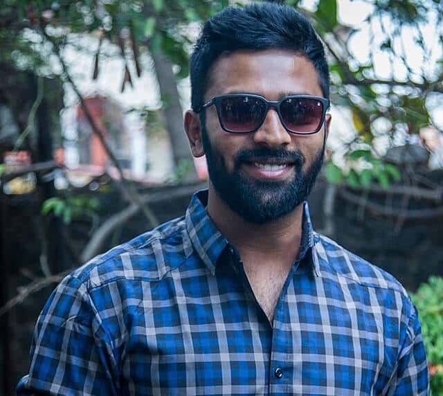 santhanu reply to a fan that comment on vijay sethupathi