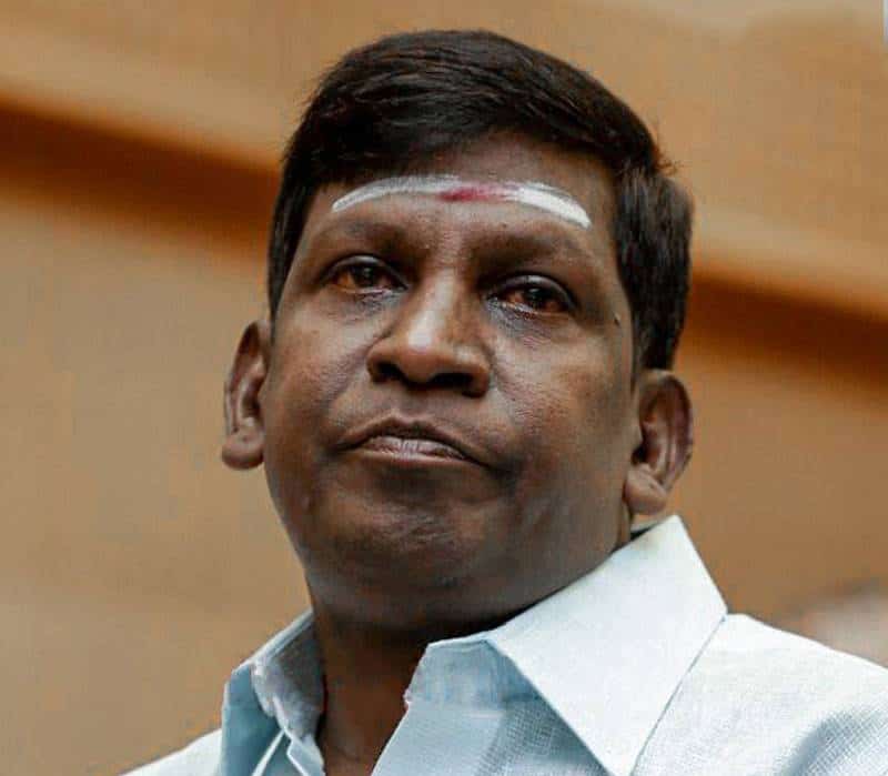 vadivelu trying to hit the car of goundamani and senthil car