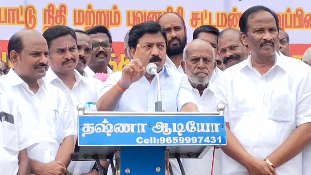 கொஞ்சம் கூட வெட்கம் மானம் சூடு சொரணை இல்லை… அப்பானு சொல்லுவாங்களா? சி.வி. சண்முகம் காட்டம்!