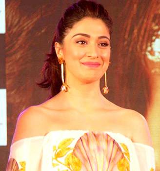 raai laxmi open talk about relationship with dhoni