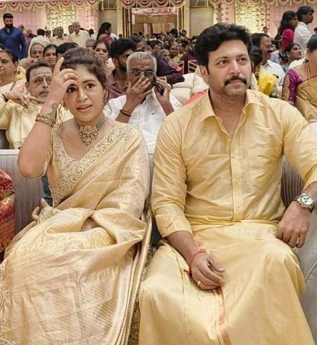 ravi mohan and kenishaa francis first meeting story