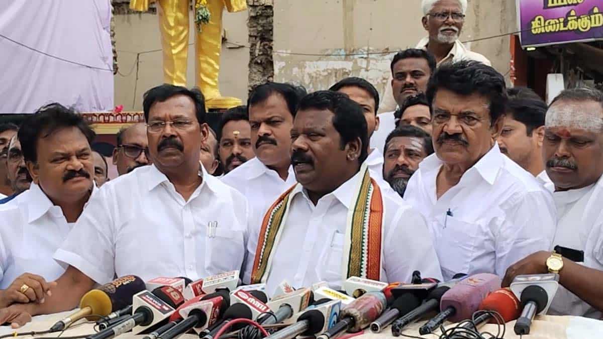 ஆன்மிகத்தை அரசியலாக்குகிறார்கள்… கலவர பூமி ஆக்குவதுதான் அவர்களுடைய எண்ணம் : காங்., தலைவர்!