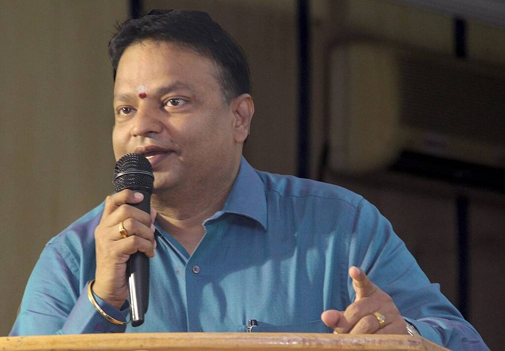 vels films international company founder ishari ganesh announced his upcoming project directors