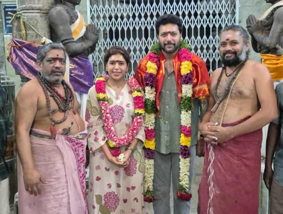 ravi mohan and kenisha visit to kundrathur murugan temple picture viral on internet