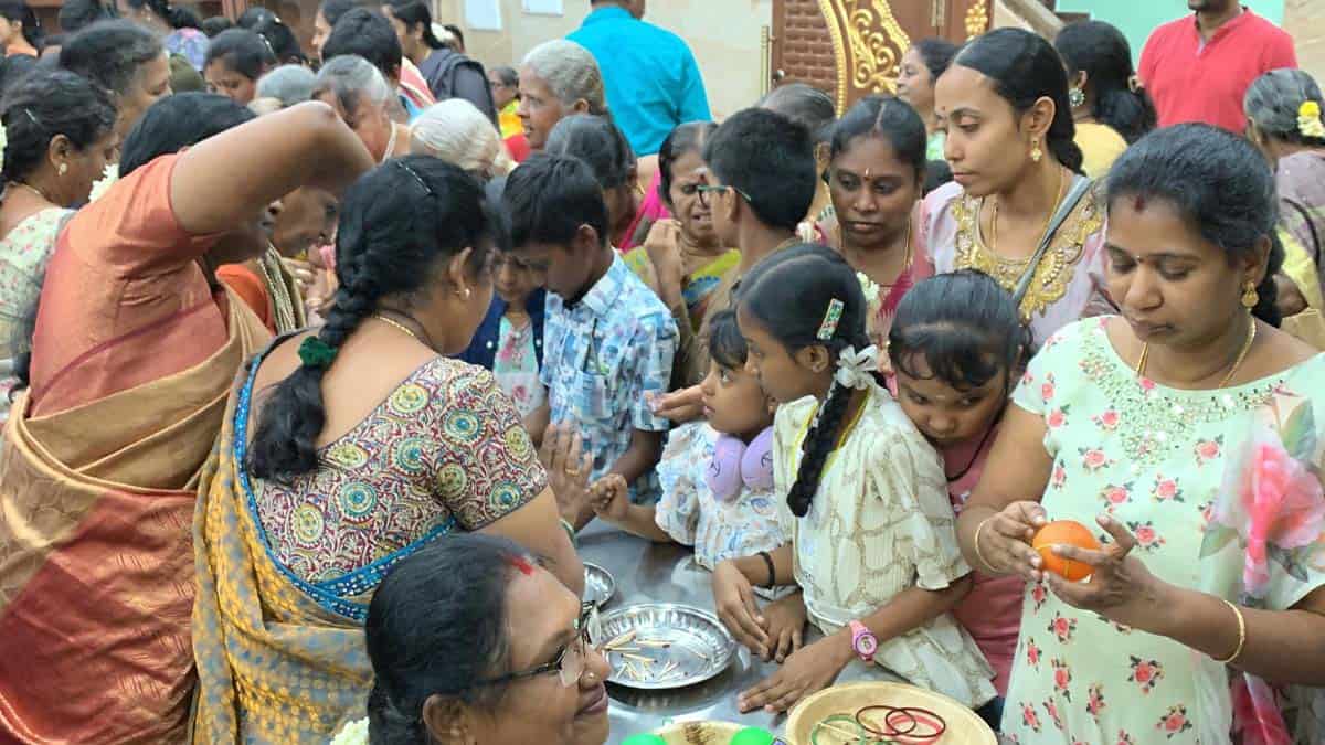 மகிழ்வித்து மகிழ்… கோவையில் கோவில் திருவிழாவை முன்னிட்டு நடந்த 50 வகையான போட்டி!!