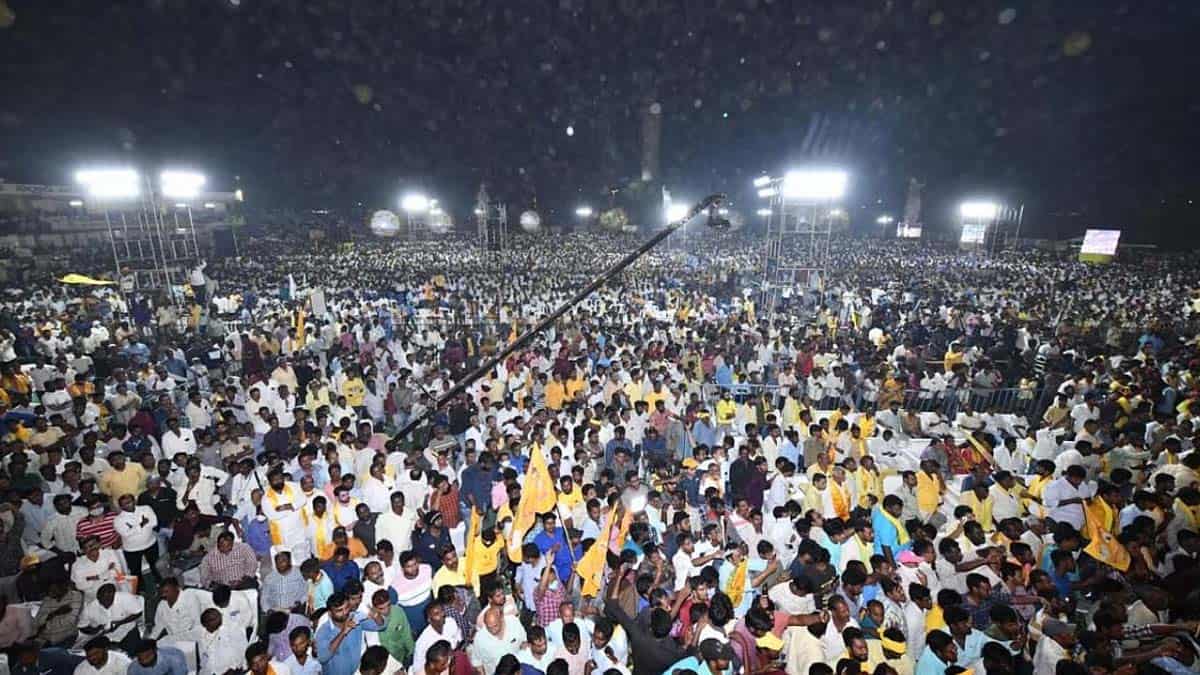 மானம், வெட்கம், சூடு சொரணை இல்லாத CM… பவருக்காக என்ன வேண்டுமானாலும் பேசுவார்.. விளாசும் நடிகை!