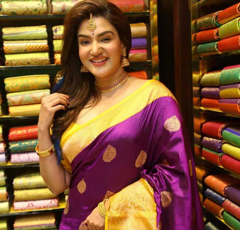 Bayilvan ranganathan said that actress honey rose is a transgender