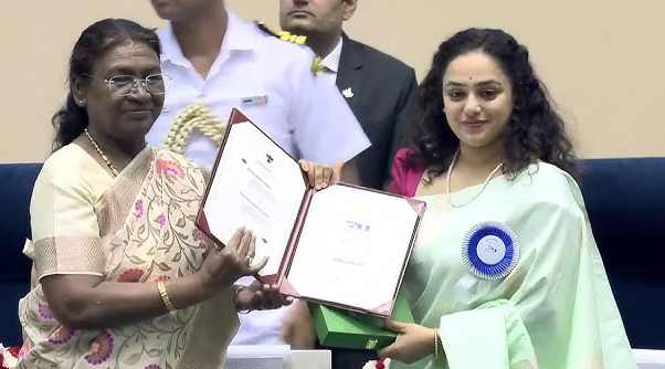 Nithya menen shared about receiving national award with dung in nails
