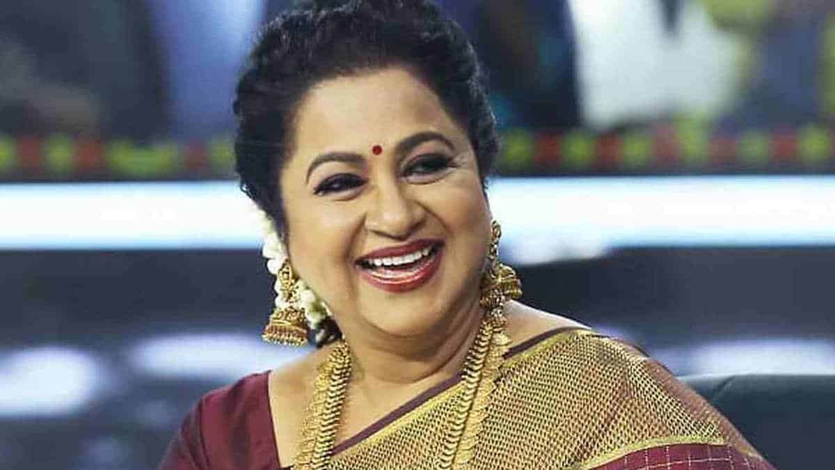ராதிகா சரத்குமாருக்கு தீவிர சிகிச்சை? மருத்துவமனை வட்டாரத்தில் இருந்து வெளியான பகீர் தகவல்!