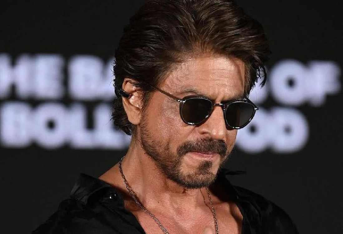 Actor shah rukh khan hospitalized due to muscle injury