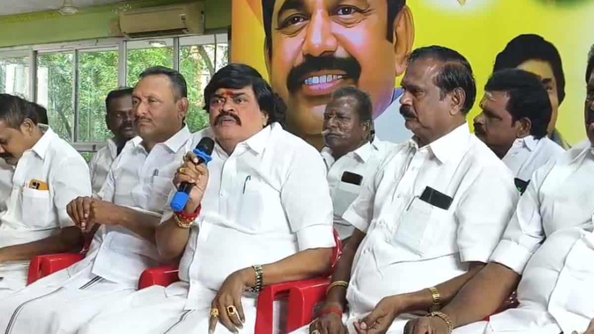 திமுக என்னை கார்னர் பண்றாங்க.. செத்தாலும் சாவேன்.. காட்டிக் கொடுக்க மாட்டேன் : ராஜேந்திர பாலாஜி கண்ணீர்!