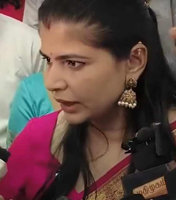 Chinmayi angry on journalist viral on internet