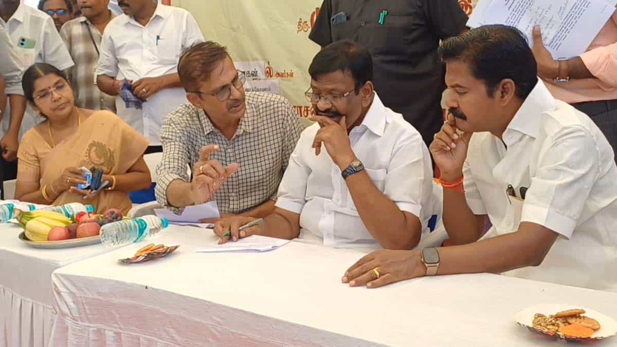 உட்கட்சி பூசல்… அமைச்சர் முன்னிலையில் மோதிக் கொண்ட நிர்வாகிகள் : பாதியில் புறப்பட்ட நாசர்!