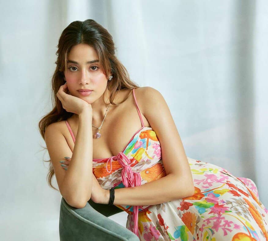 Janhvi kapoor in crowd video viral