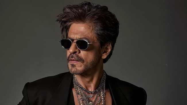 Influencer disguised as fake delivery boy to meet shah rukh khan