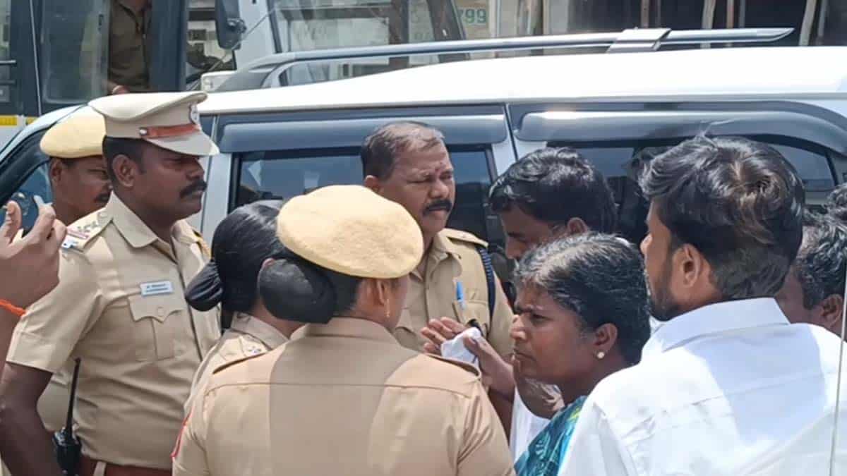 அரசு உதவி பெறும் பள்ளியில் மூடிக் கிடந்த கிணற்றில் மாணவர் சடலம்.. சந்தேகம் கிளப்பும் அதிமுக!