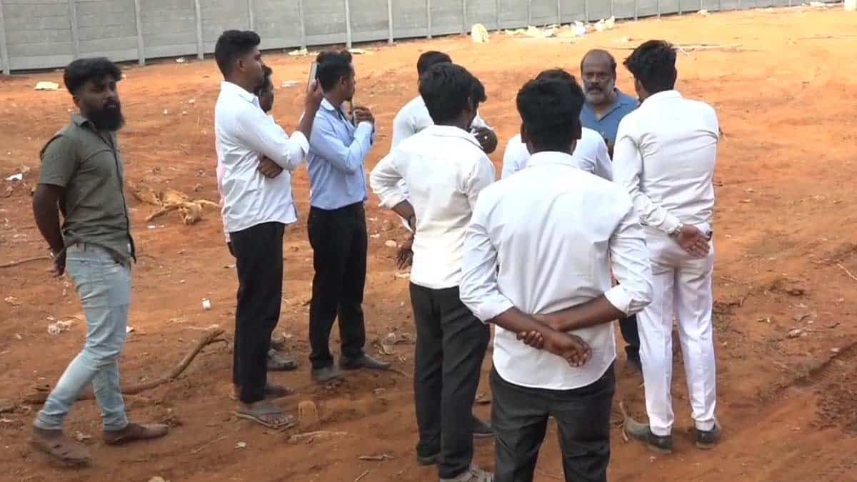 பல கோடி மதிப்புள்ள நிலத்தை அபகரித்த அமைச்சரின் ஆதரவாளர்.. நோட்டீஸ் ஒட்ட சென்ற வழக்கறிஞர்களுக்கு கொலை மிரட்டல்!