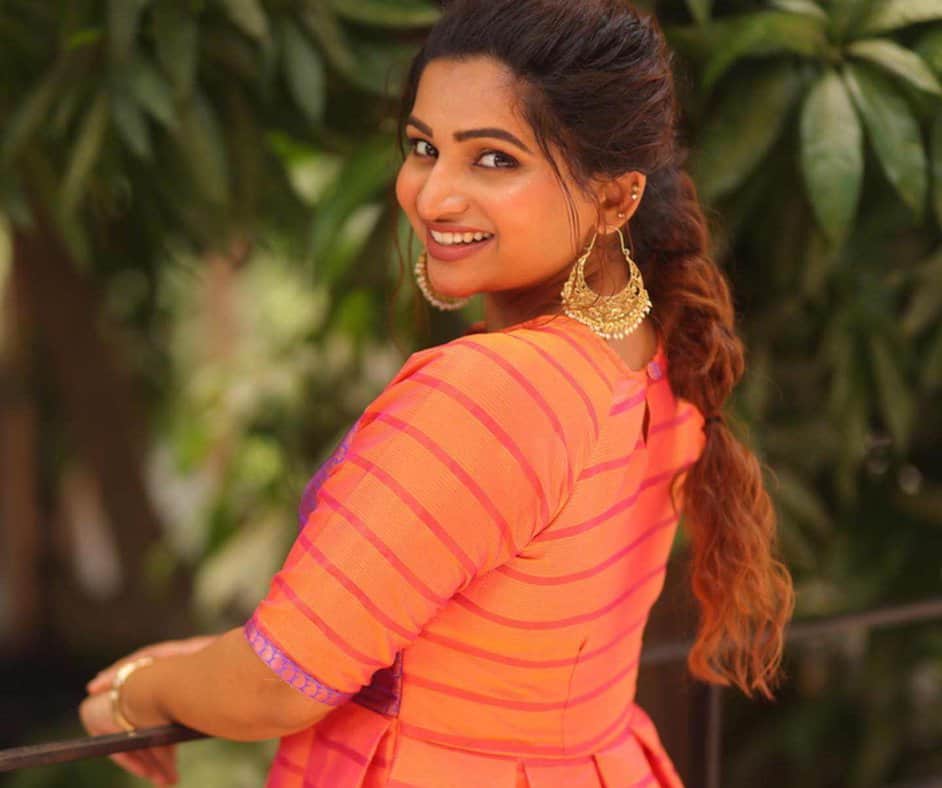 Nakshathra nagesh entering in to bigg boss season 9