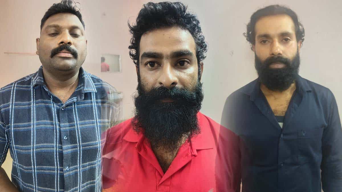 People beware... A gang entered a house claiming to be a policeman...
